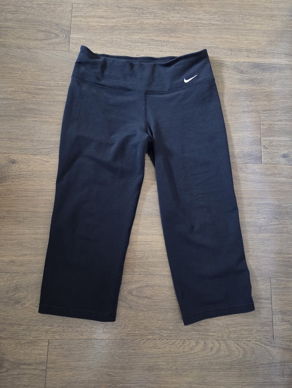 Nike Black Cropped Athletic Leggings with White Swoosh